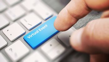 Bild einer Tastatur. Die Enter Taste ist blau eingefärbt und hat die Aufschrift 